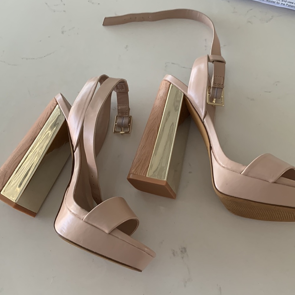 NWOT - Aldo Platform Sandal with Wood & Gold Heel Size 6 - never worned